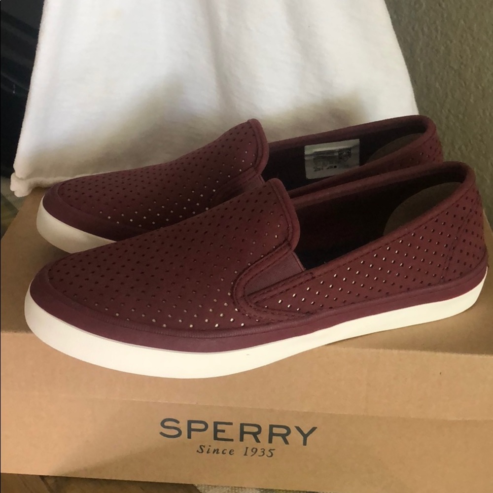 *NEW Never Worn* Sperry Seaside slip ons